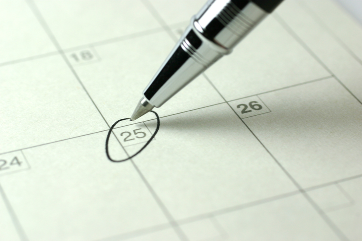 カレンダーの日付に丸を付けるボールペン