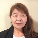 横手　ミドリ