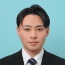 用松　春也